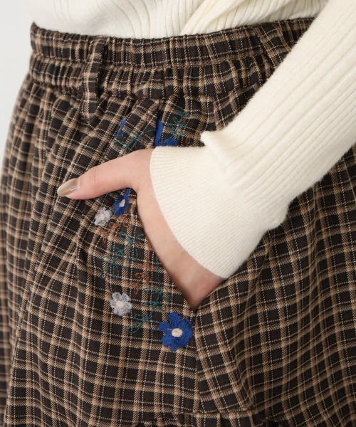 Emago(イマゴ)の「EMAGO ポケット花刺繍スカート(スカート・レディース・ブラウン/グリーン・FREE)」の18枚目の写真