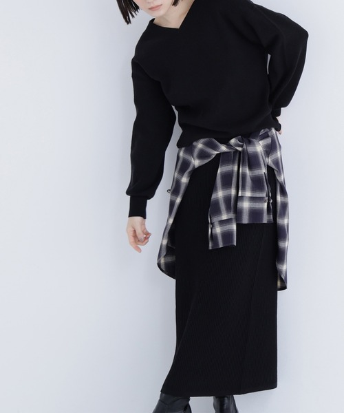 NATURAL BEAUTY BASIC(ナチュラルビューティーベーシック)の「◇Vネックフォルムニットセットアップ(ワンピース・レディース・ブルー/ブラック/グレー・MEDIUM/P/S)」の2枚目の写真