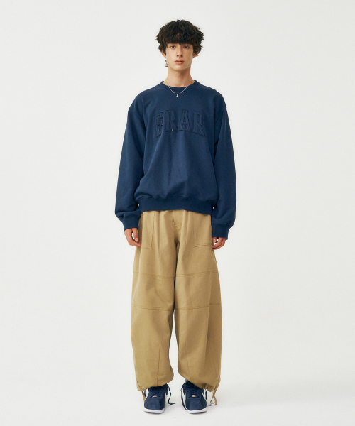 FROM ARLES(フロムアルル)の「クラシックアップリケスウェットシャツ / ネイビー(スウェット・メンズ・ネイビー・LARGE/MEDIUM)」の6枚目の写真