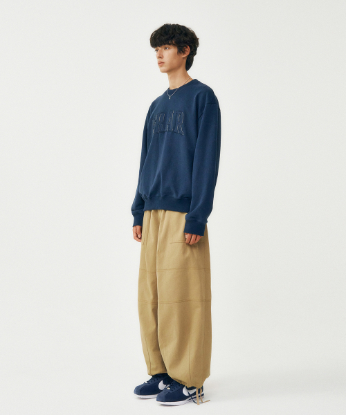 FROM ARLES(フロムアルル)の「クラシックアップリケスウェットシャツ / ネイビー(スウェット・メンズ・ネイビー・LARGE/MEDIUM)」の2枚目の写真