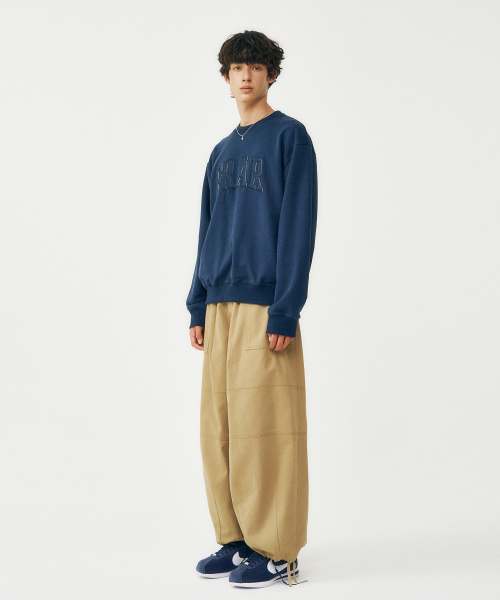 FROM ARLES(フロムアルル)の「クラシックアップリケスウェットシャツ / ネイビー(スウェット・メンズ・ネイビー・LARGE/MEDIUM)」の4枚目の写真