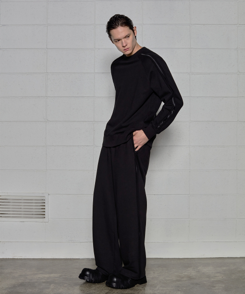 DGNAK(ディグナク)の「サテンローカットワイドパンツ(ブラック)(その他パンツ・メンズ・ブラック・LARGE/MEDIUM)」の4枚目の写真