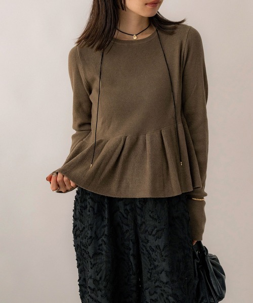 NOAHL(ノアル)の「【NOAHL】ペプラムデザインニットトップス(ニット/セーター・レディース・ベージュ/ブラウン系その他・FREE)」の2枚目の写真