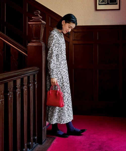 Sunny clouds（サニークラウズ）の「サニークラウズ　薔薇に覆われた魔女ワンピース〈レディース〉（ワンピース・レディース・ホワイト×ブラック・MP/L/LL/3L）」の2枚目の写真