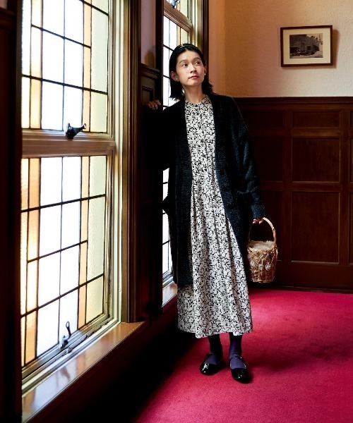 Sunny clouds（サニークラウズ）の「サニークラウズ　薔薇に覆われた魔女ワンピース〈レディース〉（ワンピース・レディース・ホワイト×ブラック・MP/L/LL/3L）」の4枚目の写真