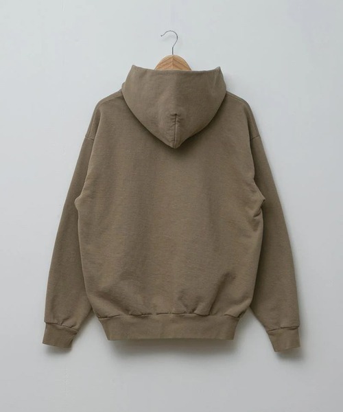 A blends(エイブレンズ)の「A blends 製品染めフロッキープリントスウェットパーカ(パーカー・メンズ・モカ/グリーン・LARGE/MEDIUM/X-LARGE)」の3枚目の写真