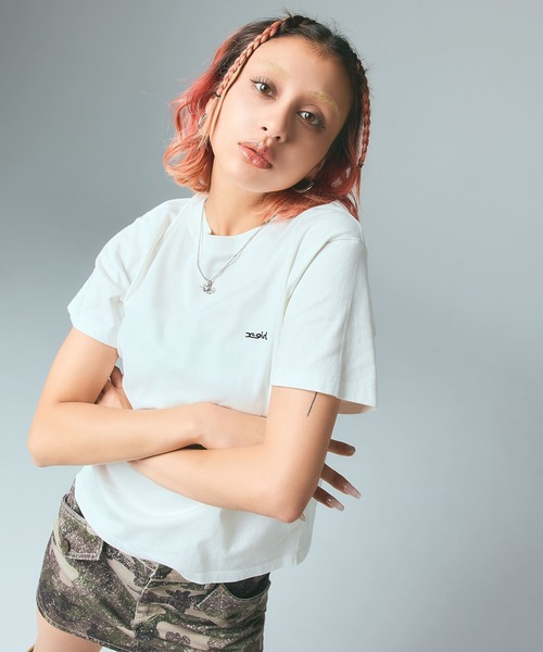 X-girl(エックスガール)の「FACE S/S TEE(Tシャツ/カットソー・レディース・ホワイト/ベージュ/ブラック・S/M/L)」の4枚目の写真