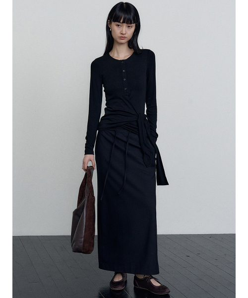 MAKE A TOAST(メイクアトースト)の「リラックスドマキシスカート ブラック MBEFSK001BK(スカート・レディース・ブラック・SMALL/MEDIUM)」の2枚目の写真