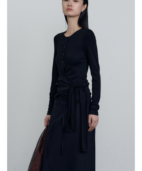 MAKE A TOAST(メイクアトースト)の「リラックスドマキシスカート ブラック MBEFSK001BK(スカート・レディース・ブラック・SMALL/MEDIUM)」の4枚目の写真