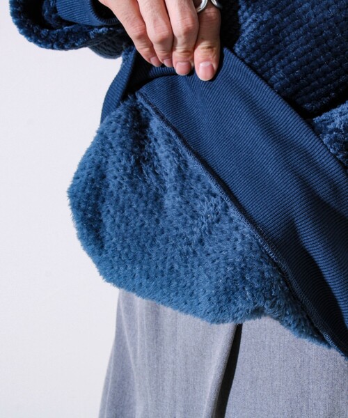 GLOSTER（グロスター）の「【とろける暖かさ】パイナップルフリースクルーネックスウェット（スウェット・メンズ・ネイビー/ベージュ/ブラック・M/L/S）」の16枚目の写真