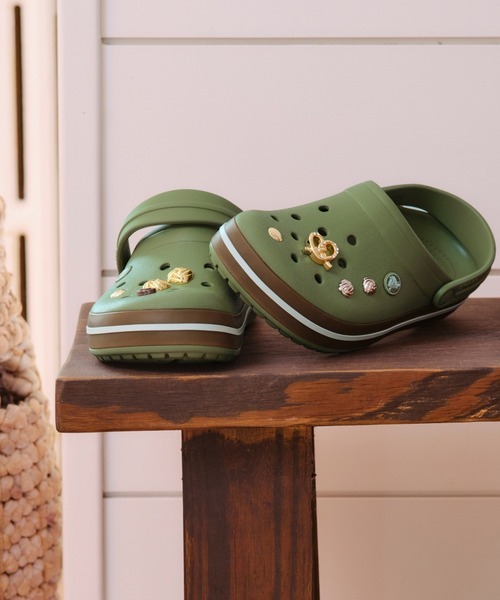 crocs（クロックス）の「クロックス　クロックバンド ガム クロッグ / crocs Crocband Gum Clog（サンダル・レディース・ブラック/アイボリー/オリーブ/ネイビー・28cm/29cm/22cm/23cm/24cm/25cm/26cm/27cm）」の15枚目の写真