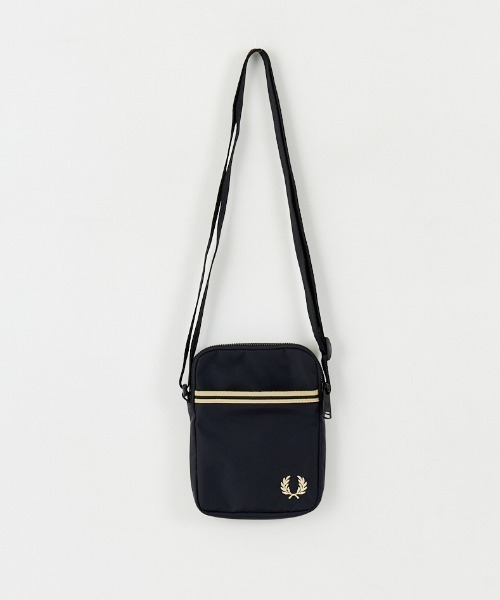 FRED PERRY（フレッドペリー）の「【WEB限定】[FRED PERRY/フレッドペリー] ティップ テープ スモール ショルダーバッグ（ショルダーバッグ・レディース・ブラック・ONE SIZE）」の20枚目の写真