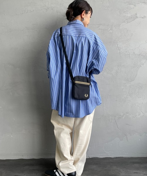 FRED PERRY（フレッドペリー）の「【WEB限定】[FRED PERRY/フレッドペリー] ティップ テープ スモール ショルダーバッグ（ショルダーバッグ・レディース・ブラック・ONE SIZE）」の5枚目の写真