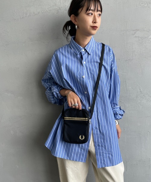 FRED PERRY（フレッドペリー）の「【WEB限定】[FRED PERRY/フレッドペリー] ティップ テープ スモール ショルダーバッグ（ショルダーバッグ・レディース・ブラック・ONE SIZE）」の6枚目の写真