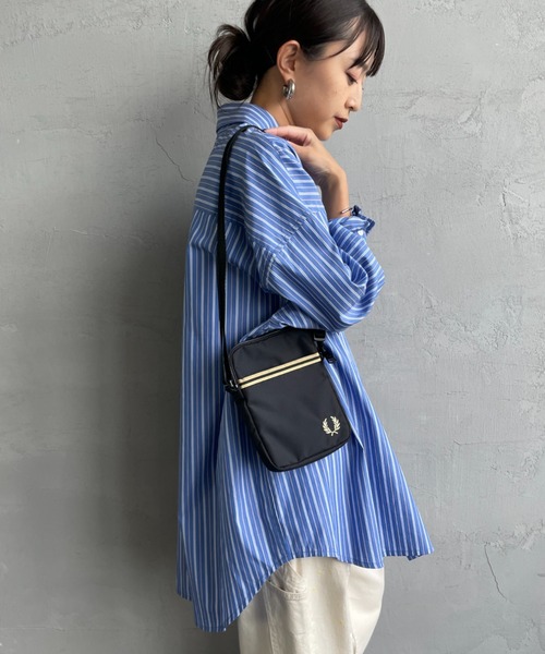 FRED PERRY（フレッドペリー）の「【WEB限定】[FRED PERRY/フレッドペリー] ティップ テープ スモール ショルダーバッグ（ショルダーバッグ・レディース・ブラック・ONE SIZE）」の7枚目の写真