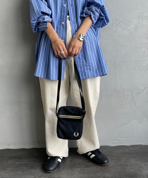 FRED PERRY（フレッドペリー）の「【WEB限定】[FRED PERRY/フレッドペリー] ティップ テープ スモール ショルダーバッグ（ショルダーバッグ・レディース・ブラック・ONE SIZE）」の10枚目の写真