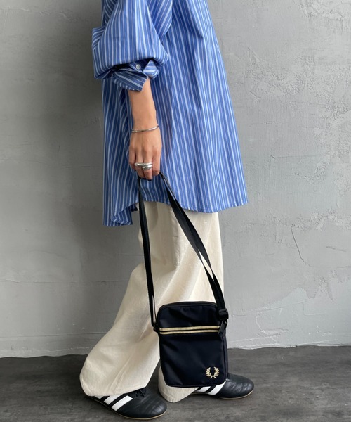 FRED PERRY（フレッドペリー）の「【WEB限定】[FRED PERRY/フレッドペリー] ティップ テープ スモール ショルダーバッグ（ショルダーバッグ・レディース・ブラック・ONE SIZE）」の9枚目の写真