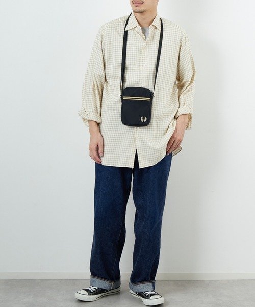 FRED PERRY（フレッドペリー）の「【WEB限定】[FRED PERRY/フレッドペリー] ティップ テープ スモール ショルダーバッグ（ショルダーバッグ・レディース・ブラック・ONE SIZE）」の16枚目の写真