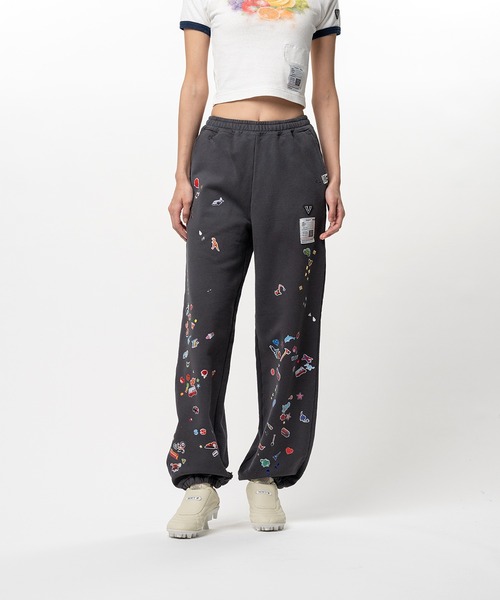 Maison MIHARA YASUHIRO（メゾンミハラヤスヒロ）の「Kids Sticker Printed Sweat Pants（スウェットパンツ・レディース・ホワイト/ブラック・36/38）」の13枚目の写真