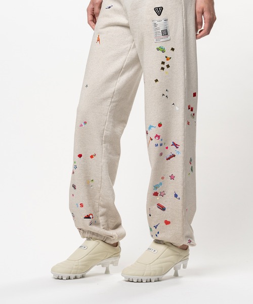 Maison MIHARA YASUHIRO（メゾンミハラヤスヒロ）の「Kids Sticker Printed Sweat Pants（スウェットパンツ・レディース・ホワイト/ブラック・36/38）」の8枚目の写真