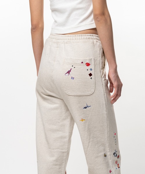 Maison MIHARA YASUHIRO（メゾンミハラヤスヒロ）の「Kids Sticker Printed Sweat Pants（スウェットパンツ・レディース・ホワイト/ブラック・36/38）」の9枚目の写真