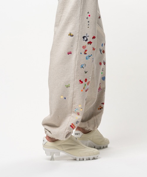 Maison MIHARA YASUHIRO（メゾンミハラヤスヒロ）の「Kids Sticker Printed Sweat Pants（スウェットパンツ・レディース・ホワイト/ブラック・36/38）」の10枚目の写真