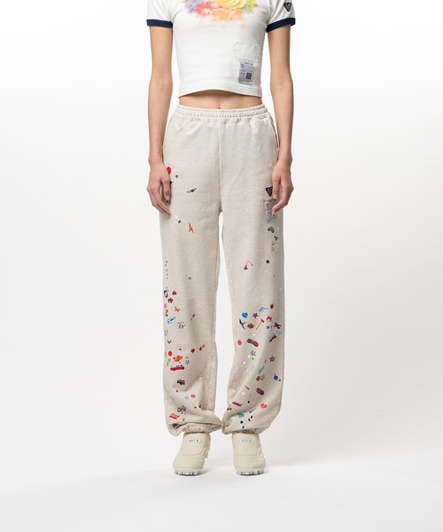 Maison MIHARA YASUHIRO（メゾンミハラヤスヒロ）の「Kids Sticker Printed Sweat Pants（スウェットパンツ・レディース・ホワイト/ブラック・36/38）」の4枚目の写真