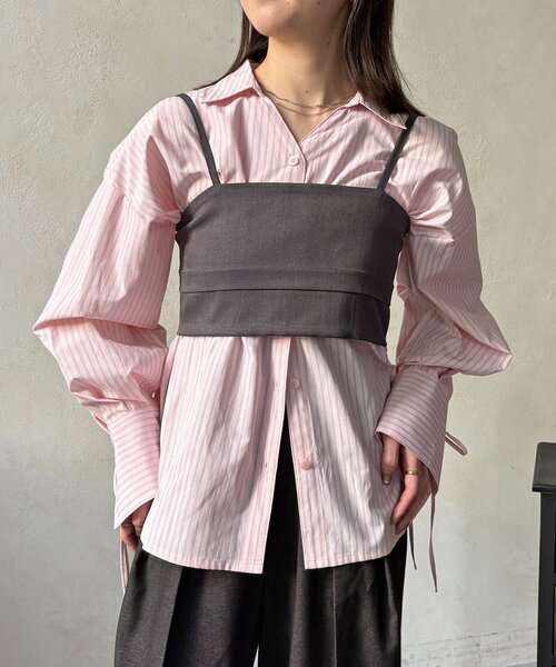 Thevon（ゼボン）の「ビスチェ×袖リボンシャツ（シャツ/ブラウス・レディース・ブルー/アイボリー/ピンク・FREE）」の3枚目の写真