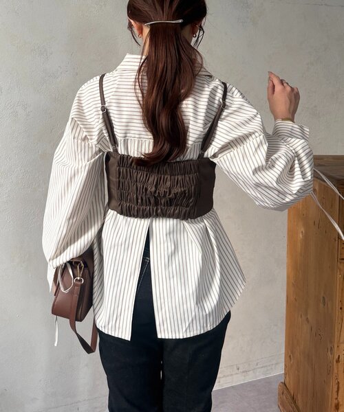 Thevon（ゼボン）の「ビスチェ×袖リボンシャツ（シャツ/ブラウス・レディース・ブルー/アイボリー/ピンク・FREE）」の6枚目の写真