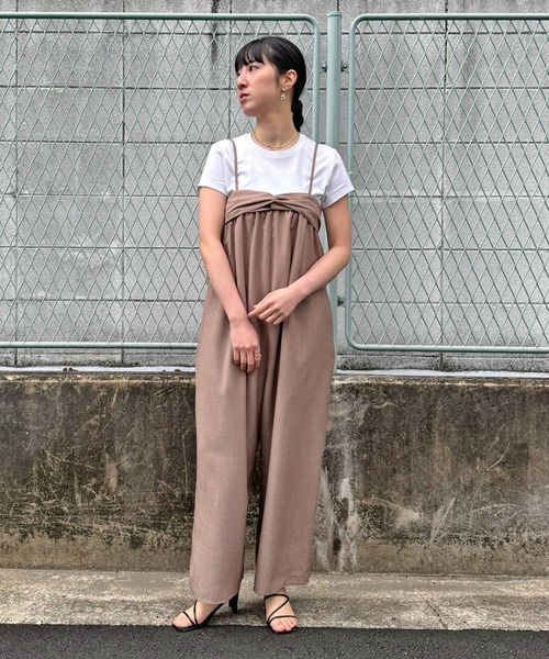 LHELBIE(レルビエ)の「ツイストビスチェサロペット(サロペット/オーバーオール・レディース・グレイッシュベージュ/ブラック/ネイビー・M)」の5枚目の写真