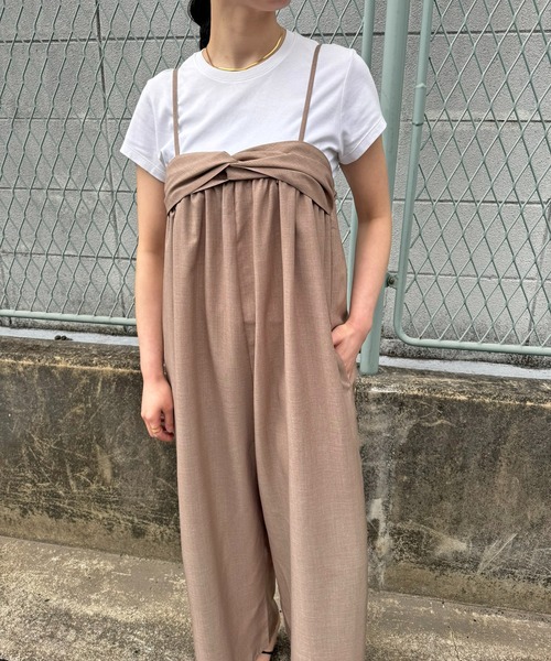 LHELBIE(レルビエ)の「ツイストビスチェサロペット(サロペット/オーバーオール・レディース・グレイッシュベージュ/ブラック/ネイビー・M)」の4枚目の写真