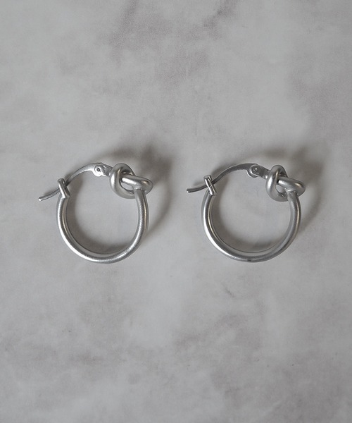 SBG（エスビー）の「インフルエンサー つぐ吉 × SBG ノットフープピアス 両耳（ピアス（両耳用）・メンズ・シルバー・FREE）」の3枚目の写真