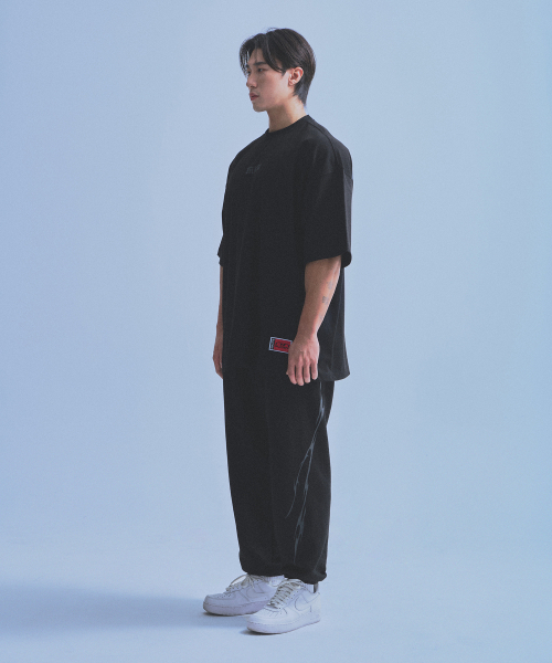 BORN TO WIN（ボーントゥウィン）の「85 BACK LOGO EXTRA FIT T-SHIRTS [BLACK]（Tシャツ/カットソー・メンズ・その他・1/2/3）」の4枚目の写真