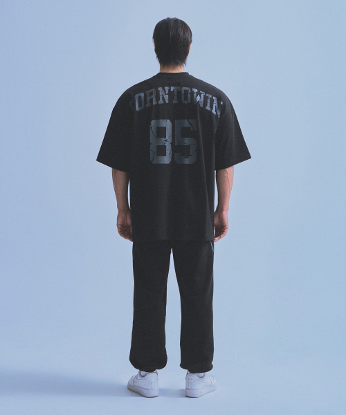 BORN TO WIN（ボーントゥウィン）の「85 BACK LOGO EXTRA FIT T-SHIRTS [BLACK]（Tシャツ/カットソー・メンズ・その他・1/2/3）」の5枚目の写真