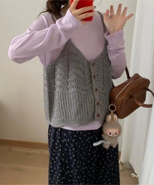 Ritzy（リッツィー）の「7色展開　ニットキャミソールベスト（ベスト・レディース・ブラック/ベージュ/グレー/レッド/イエロー/ブルー/グリーン・FREE）」の3枚目の写真