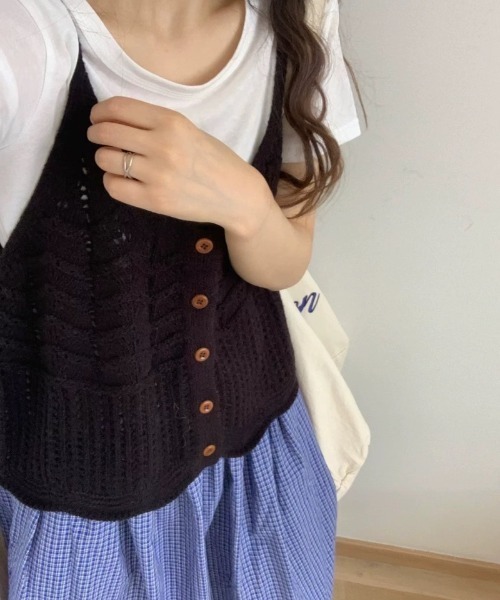 Ritzy（リッツィー）の「7色展開　ニットキャミソールベスト（ベスト・レディース・ブラック/ベージュ/グレー/レッド/イエロー/ブルー/グリーン・FREE）」の2枚目の写真