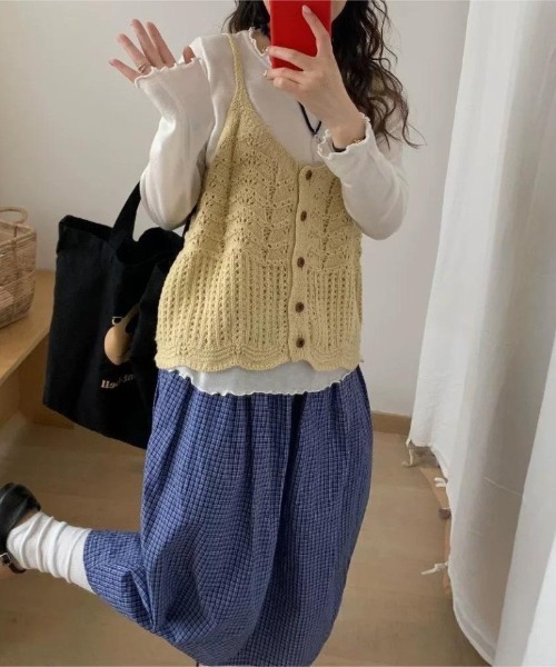 Ritzy（リッツィー）の「7色展開　ニットキャミソールベスト（ベスト・レディース・ブラック/ベージュ/グレー/レッド/イエロー/ブルー/グリーン・FREE）」の22枚目の写真