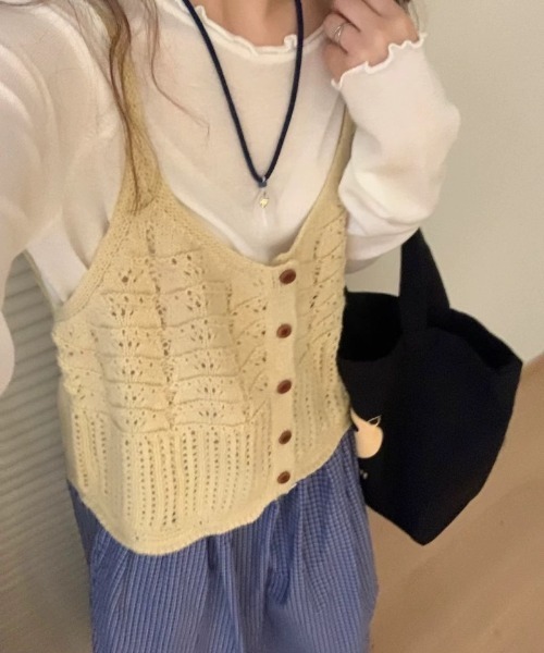 Ritzy（リッツィー）の「7色展開　ニットキャミソールベスト（ベスト・レディース・ブラック/ベージュ/グレー/レッド/イエロー/ブルー/グリーン・FREE）」の21枚目の写真