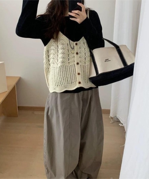 Ritzy（リッツィー）の「7色展開　ニットキャミソールベスト（ベスト・レディース・ブラック/ベージュ/グレー/レッド/イエロー/ブルー/グリーン・FREE）」の17枚目の写真