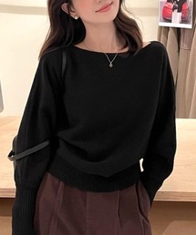 抜け感たっぷりのゆったりオフショルニット