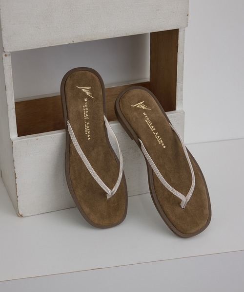 NICOLAS LAINAS(ニコラスライナス)の「【NICOLAS LAINAS(ニコラスライナス)】グリッターサンダル(サンダル・レディース・ベージュ系その他2/ブラウン系その他3・36/39/38/37)」の1枚目の写真