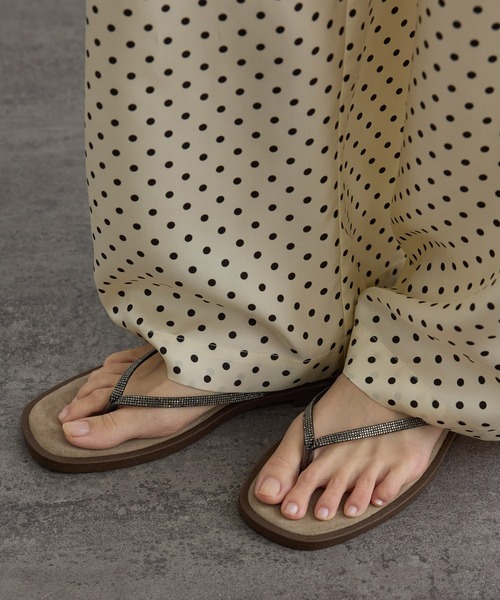 NICOLAS LAINAS(ニコラスライナス)の「【NICOLAS LAINAS(ニコラスライナス)】グリッターサンダル(サンダル・レディース・ベージュ系その他2/ブラウン系その他3・36/39/38/37)」の2枚目の写真