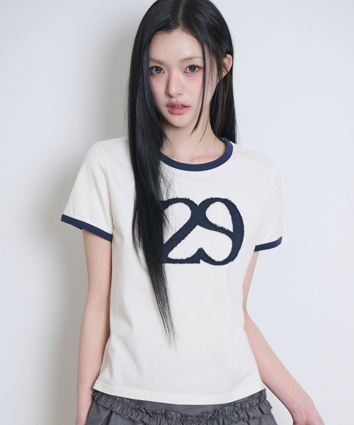 ILLIGO(イリゴ)の「129 ロゴパッチTシャツクリーム(Tシャツ/カットソー・レディース・その他・OS)」の1枚目の写真