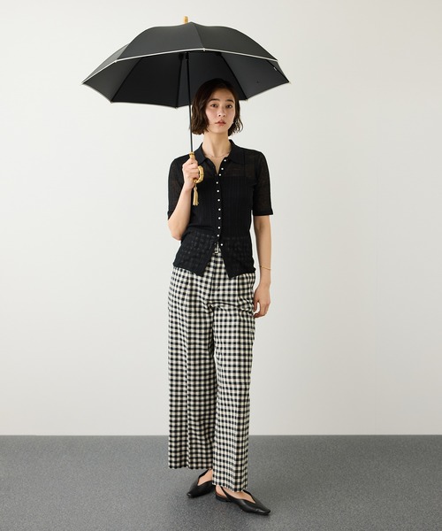 ROPE'（ロペ）の「[晴雨兼用/超撥水]バンブーハンドルバイカラーパラソル(長傘・日傘)/UV100%カット/完全遮光生地（長傘・レディース・ブラック/キナリ・FREE）」の14枚目の写真