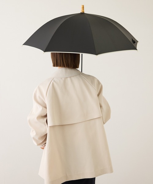 ROPE'（ロペ）の「[晴雨兼用/超撥水]バンブーハンドルバイカラーパラソル(長傘・日傘)/UV100%カット/完全遮光生地（長傘・レディース・ブラック/キナリ・FREE）」の16枚目の写真