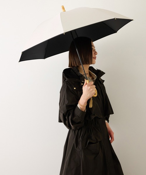 ROPE'（ロペ）の「[晴雨兼用/超撥水]バンブーハンドルバイカラーパラソル(長傘・日傘)/UV100%カット/完全遮光生地（長傘・レディース・ブラック/キナリ・FREE）」の17枚目の写真