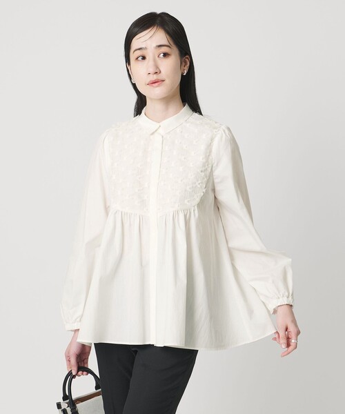 UNITED ARROWS（ユナイテッドアローズ）の「コンビ ギャザー ブラウス（シャツ/ブラウス・レディース・オフホワイト/ブラック/ネイビー・FREE）」の2枚目の写真