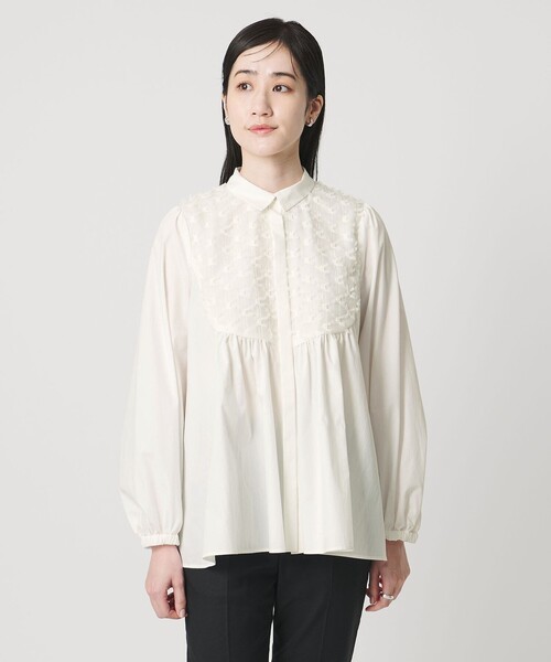 UNITED ARROWS（ユナイテッドアローズ）の「コンビ ギャザー ブラウス（シャツ/ブラウス・レディース・オフホワイト/ブラック/ネイビー・FREE）」の19枚目の写真