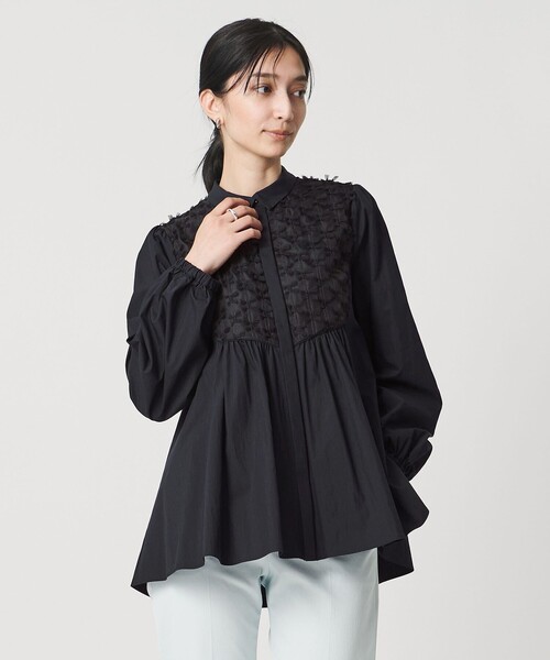 UNITED ARROWS（ユナイテッドアローズ）の「コンビ ギャザー ブラウス（シャツ/ブラウス・レディース・オフホワイト/ブラック/ネイビー・FREE）」の16枚目の写真