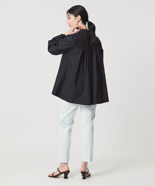 UNITED ARROWS（ユナイテッドアローズ）の「コンビ ギャザー ブラウス（シャツ/ブラウス・レディース・オフホワイト/ブラック/ネイビー・FREE）」の14枚目の写真